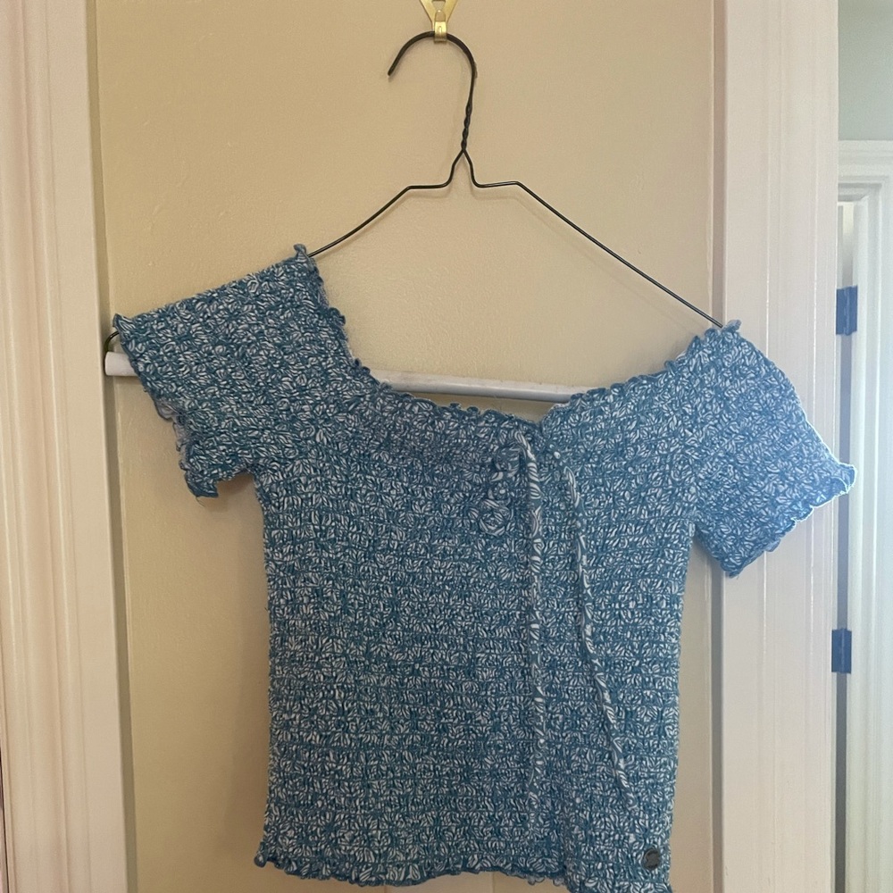 Blew off the shoulder top tight with white flowers